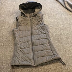 CALIA by Carrie Underwood Women's Gray Hooded Puffer Vest sz S